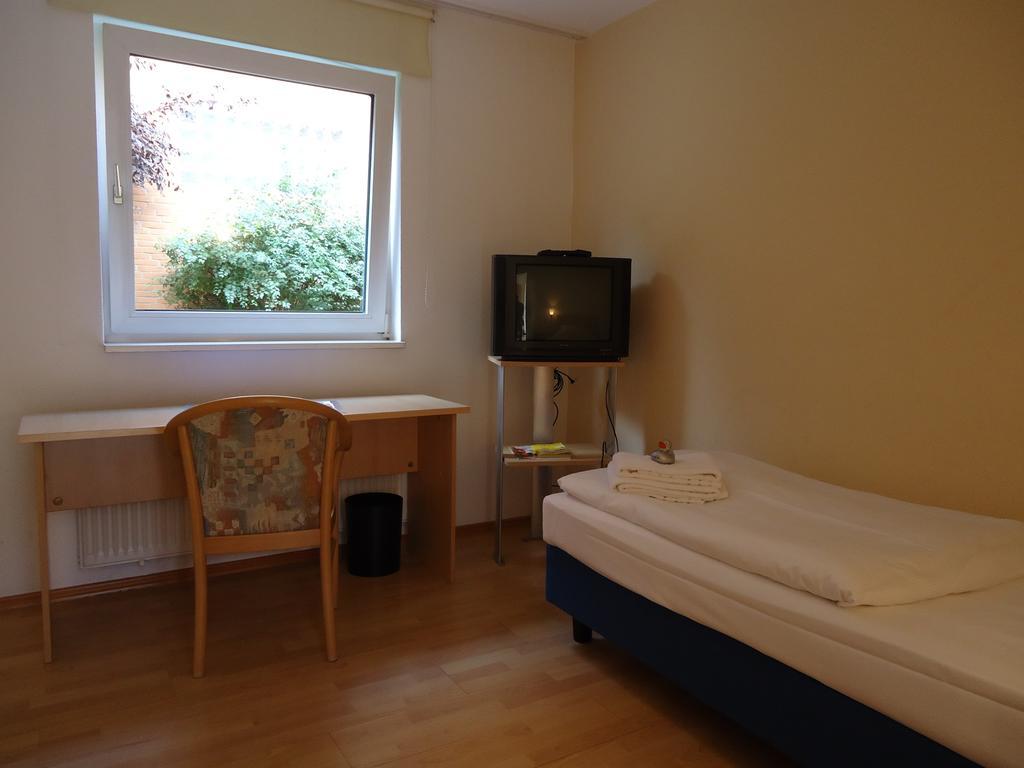 Vahrenwalder Hotel Ганновер Экстерьер фото